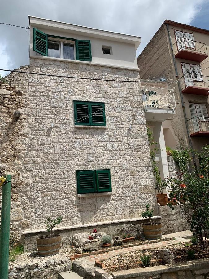 Karmelita's Place -studio Šibenik